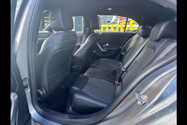 Mercedes-Benz A-Klasse 200 Edition 19 - Automaat I Sport Pakket I Navigatie/ Apple CarPlay I Leer I LED I PDC I Dealer onderhouden