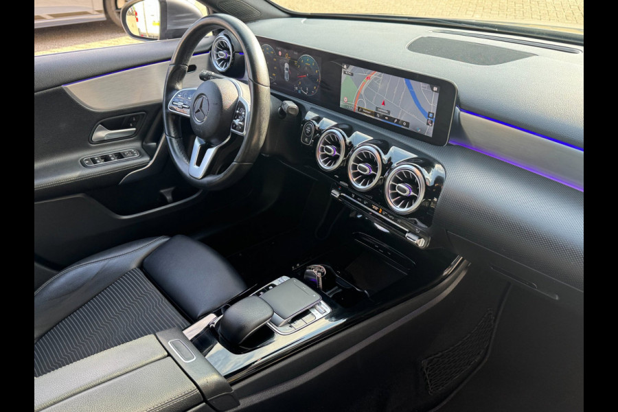 Mercedes-Benz A-Klasse 200 Edition 19 - Automaat I Sport Pakket I Navigatie/ Apple CarPlay I Leer I LED I PDC I Dealer onderhouden