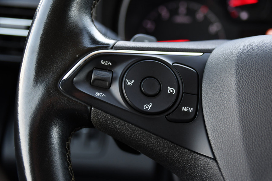 Opel Combo 1.5D L2H1 PB Edition Camera, Cruise, Carplay, Dodehoek, 130pk, Automaat, LED, Sensoren, Clima, Keyless, Uniek!