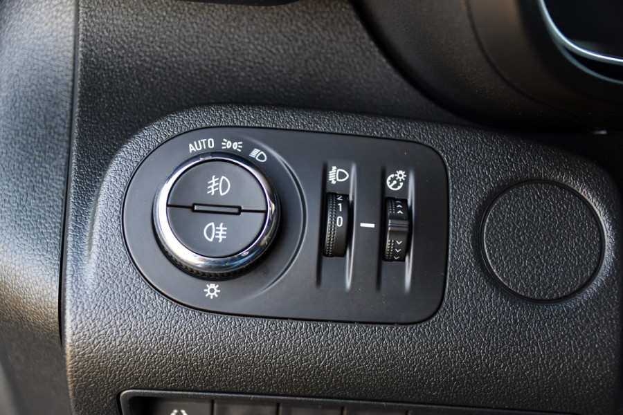 Opel Combo 1.5D L2H1 PB Edition Camera, Cruise, Carplay, Dodehoek, 130pk, Automaat, LED, Sensoren, Clima, Keyless, Uniek!