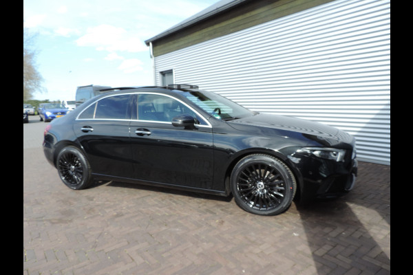 Mercedes-Benz A-Klasse 200 Business Solution Luxury panoramadak sfeer licht