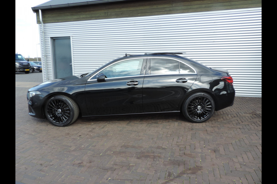 Mercedes-Benz A-Klasse 200 Business Solution Luxury panoramadak sfeer licht