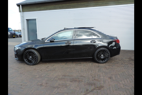 Mercedes-Benz A-Klasse 200 Business Solution Luxury panoramadak sfeer licht