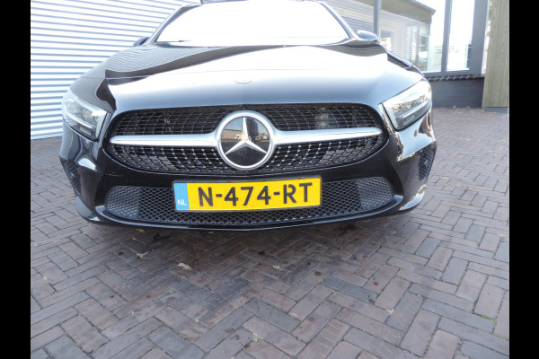 Mercedes-Benz A-Klasse 200 Business Solution Luxury panoramadak sfeer licht