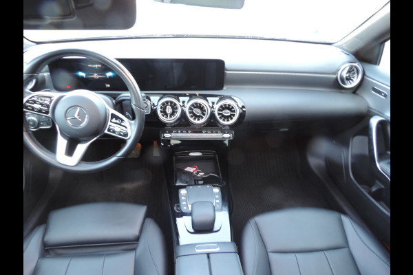 Mercedes-Benz A-Klasse 200 Business Solution Luxury panoramadak sfeer licht