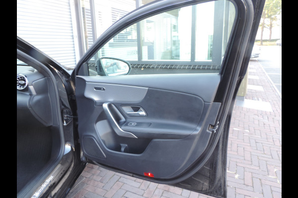 Mercedes-Benz A-Klasse 200 Business Solution Luxury panoramadak sfeer licht