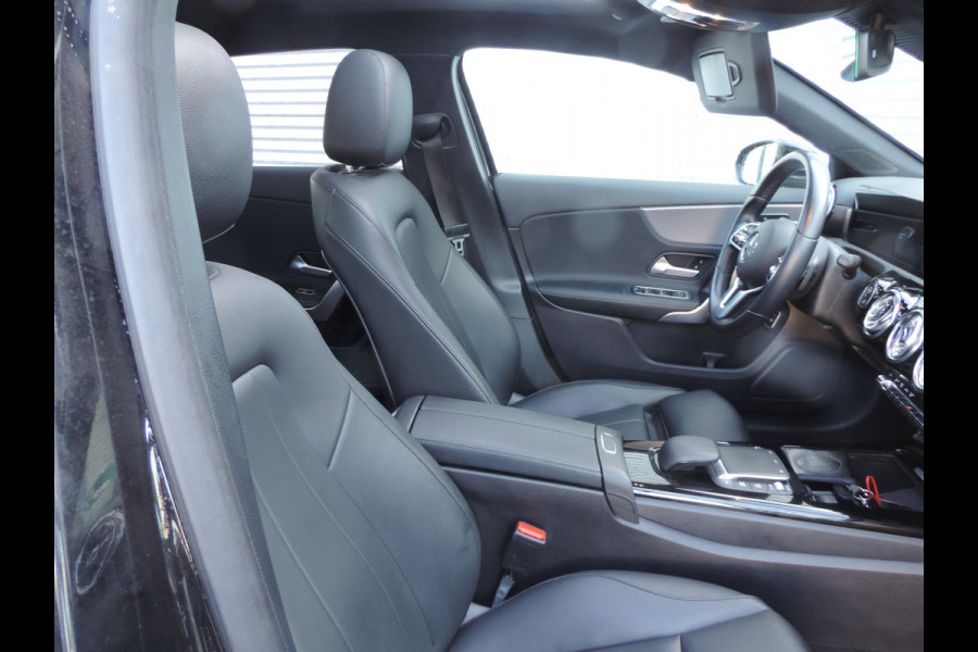 Mercedes-Benz A-Klasse 200 Business Solution Luxury panoramadak sfeer licht