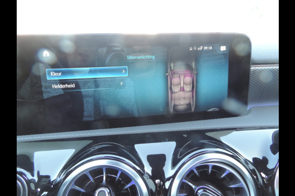 Mercedes-Benz A-Klasse 200 Business Solution Luxury panoramadak sfeer licht