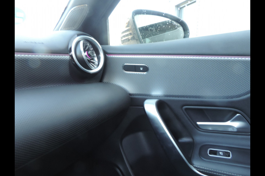 Mercedes-Benz A-Klasse 200 Business Solution Luxury panoramadak sfeer licht