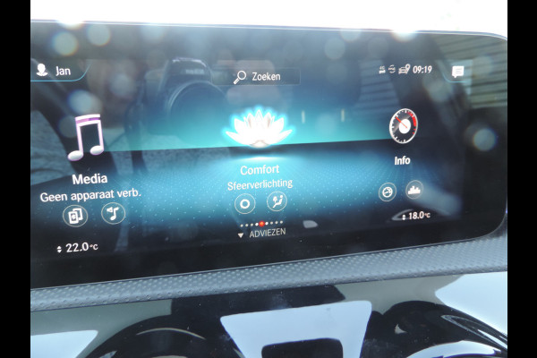 Mercedes-Benz A-Klasse 200 Business Solution Luxury panoramadak sfeer licht