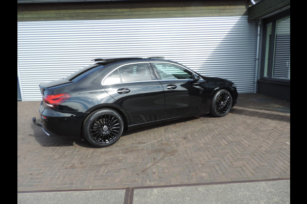 Mercedes-Benz A-Klasse 200 Business Solution Luxury panoramadak sfeer licht