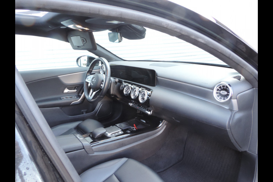 Mercedes-Benz A-Klasse 200 Business Solution Luxury panoramadak sfeer licht