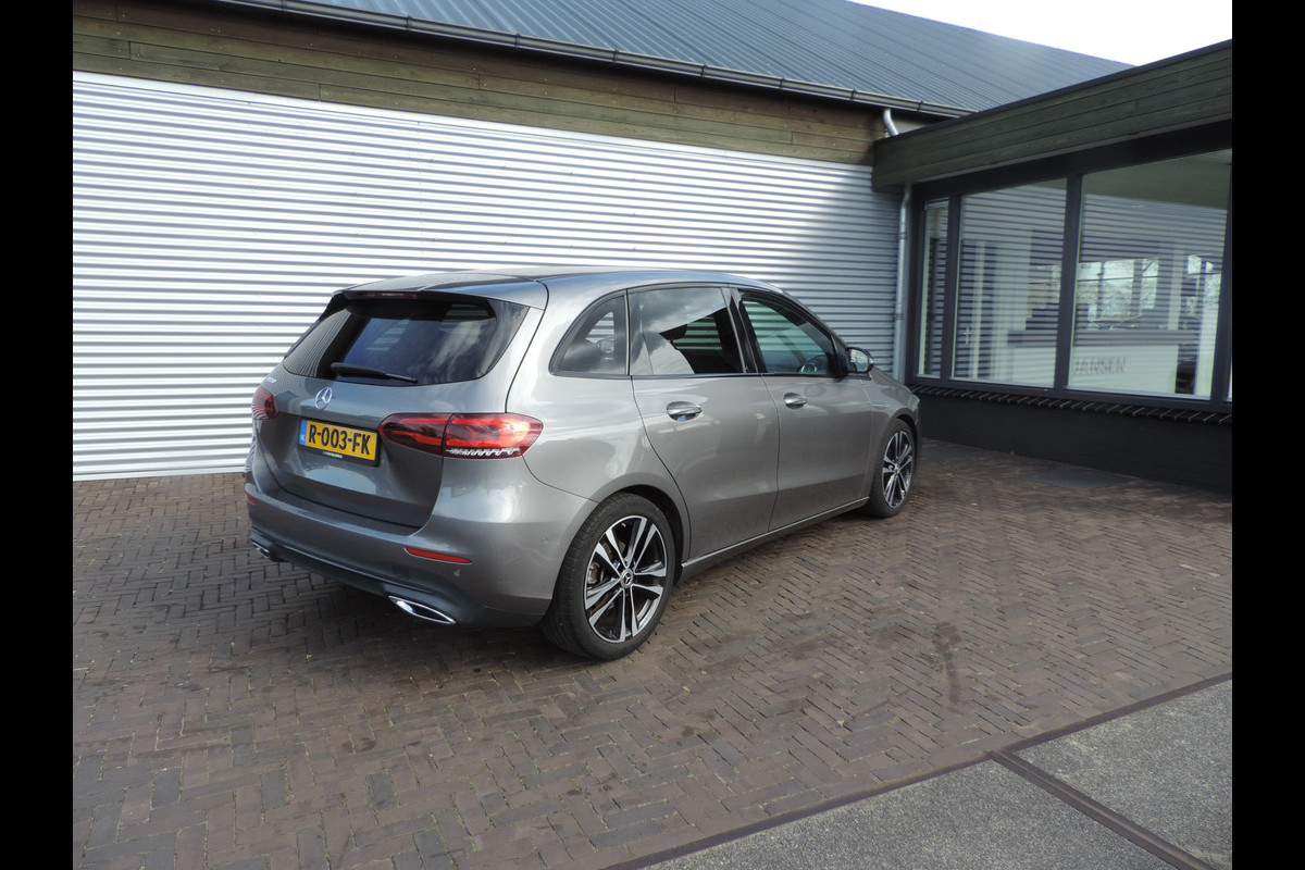 Mercedes-Benz B-Klasse 180 Launch Edition Premium Plus TREKHAAK