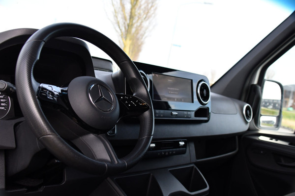 Mercedes-Benz Sprinter 317 1.9 CDI L2 Pro AMG Edition FACE LIFT! Camera, Cruise, Carplay, LED, Stoelverwarming, 170pk, Automaat, Multimedia, Uniek!