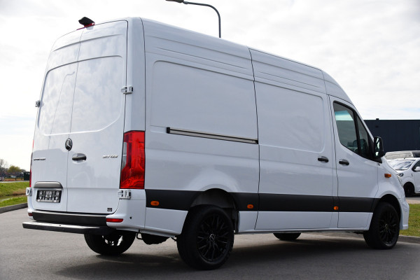 Mercedes-Benz Sprinter 317 1.9 CDI L2 Pro AMG Edition FACE LIFT! Camera, Cruise, Carplay, LED, Stoelverwarming, 170pk, Automaat, Multimedia, Uniek!