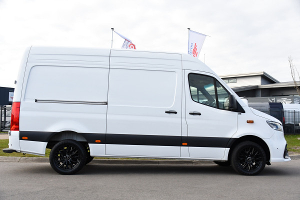 Mercedes-Benz Sprinter 317 1.9 CDI L2 Pro AMG Edition FACE LIFT! Camera, Cruise, Carplay, LED, Stoelverwarming, 170pk, Automaat, Multimedia, Uniek!