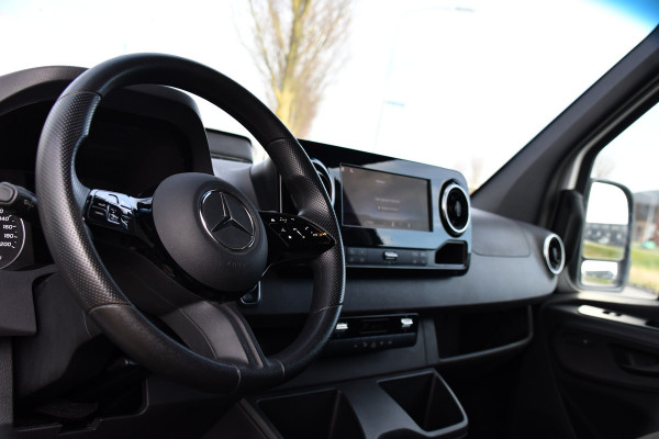 Mercedes-Benz Sprinter 317 1.9 CDI L2 Pro AMG Edition FACE LIFT! Camera, Cruise, Carplay, LED, Stoelverwarming, 170pk, Automaat, Multimedia, Uniek!