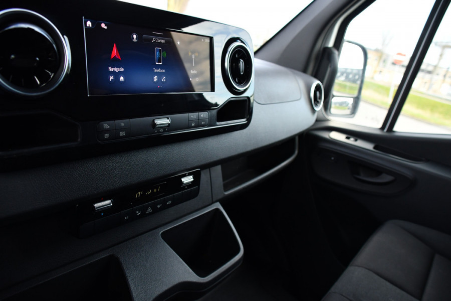 Mercedes-Benz Sprinter 317 1.9 CDI L2 Pro AMG Edition FACE LIFT! Camera, Cruise, Carplay, LED, Stoelverwarming, 170pk, Automaat, Multimedia, Uniek!
