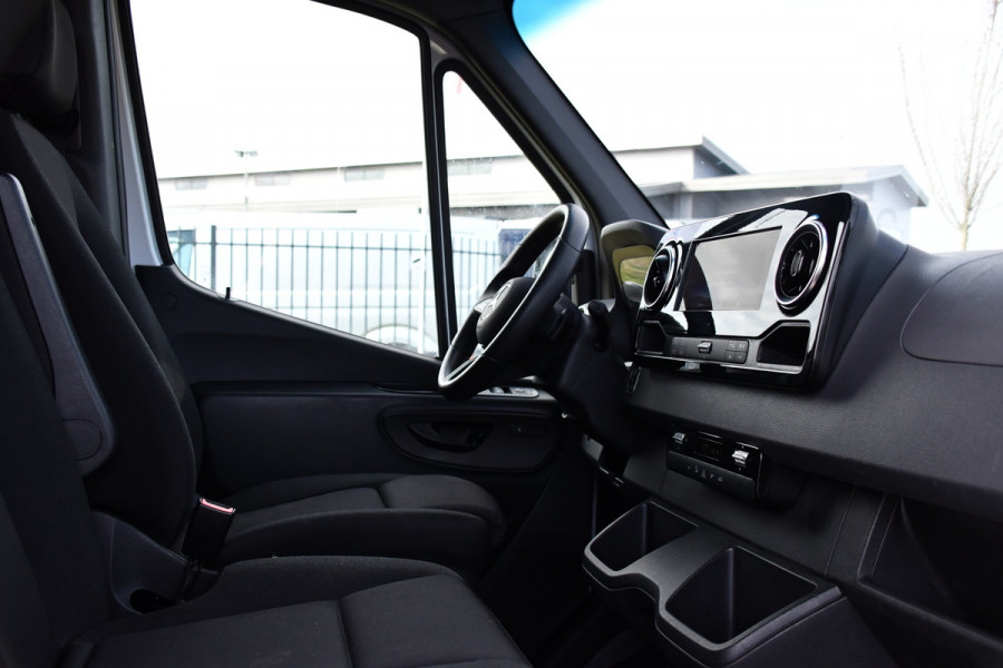 Mercedes-Benz Sprinter 317 1.9 CDI L2 Pro AMG Edition FACE LIFT! Camera, Cruise, Carplay, LED, Stoelverwarming, 170pk, Automaat, Multimedia, Uniek!