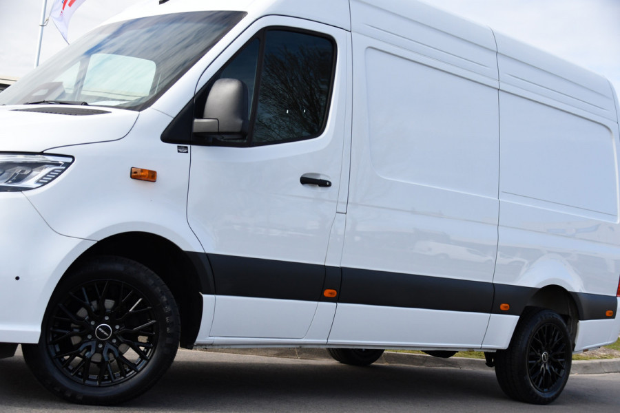 Mercedes-Benz Sprinter 317 1.9 CDI L2 Pro AMG Edition FACE LIFT! Camera, Cruise, Carplay, LED, Stoelverwarming, 170pk, Automaat, Multimedia, Uniek!