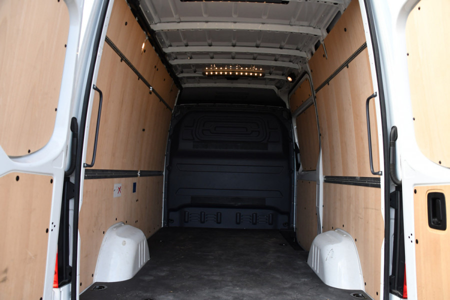 Mercedes-Benz Sprinter 317 1.9 CDI L2 Pro AMG Edition FACE LIFT! Camera, Cruise, Carplay, LED, Stoelverwarming, 170pk, Automaat, Multimedia, Uniek!