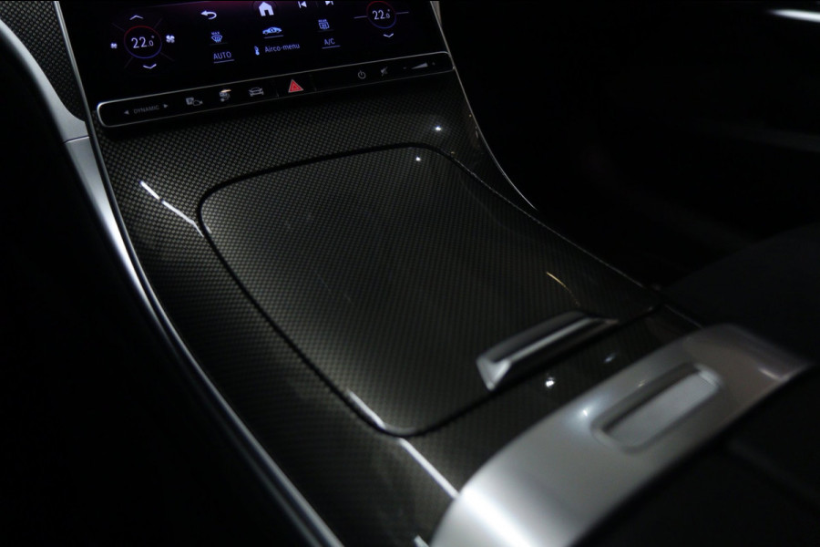 Mercedes-Benz C-Klasse 300 E AMG Line / PANO/CARPLAY/SFEERV/STOELV/BOMVOL