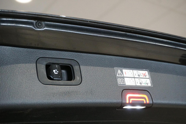 Mercedes-Benz C-Klasse Estate 300 e AMG Line ORIG. NEDERLANDS + AMG / PANORAMA / TREKHAAK / LEDER