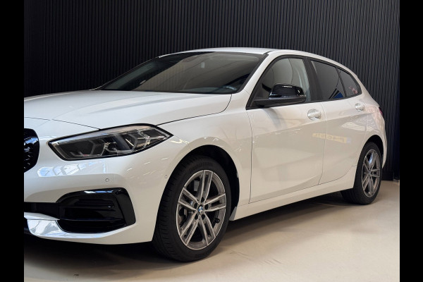 BMW 1-serie 120i | CAMERA | LED | STOELVERW. | 2024