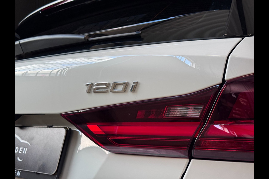 BMW 1-serie 120i | CAMERA | LED | STOELVERW. | 2024