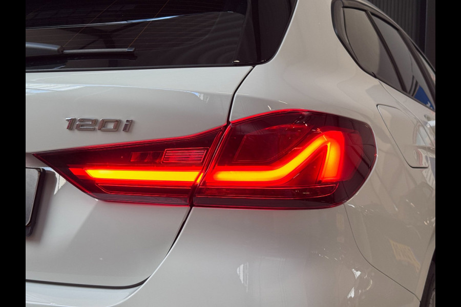 BMW 1-serie 120i | CAMERA | LED | STOELVERW. | 2024