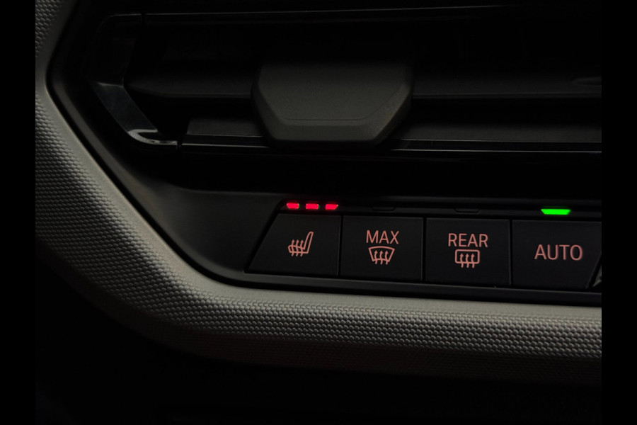 BMW 1-serie 120i | CAMERA | LED | STOELVERW. | 2024