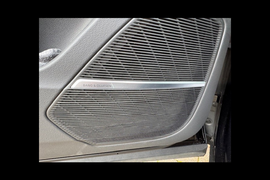 Audi Q8 60 TFSI e quattro Pro Line S Competition - Matrixx