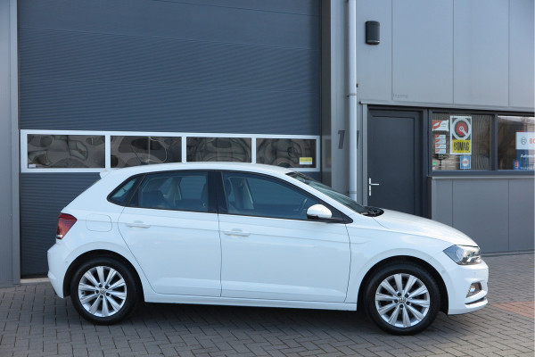Volkswagen Polo 1.0 TSI 95 pk Highline , Adaptive Cruise , Parkeersensoren V+A , Parkassist, NAP, Navigatie, DAB+ , Stuurwiel multifunctioneel, 16"lichtmetalen velgen, Carplay, Actieve demping , Sportstoelen, etc.etc