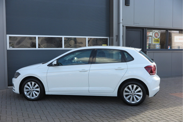 Volkswagen Polo 1.0 TSI 95 pk Highline , Adaptive Cruise , Parkeersensoren V+A , Parkassist, NAP, Navigatie, DAB+ , Stuurwiel multifunctioneel, 16"lichtmetalen velgen, Carplay, Actieve demping , Sportstoelen, etc.etc