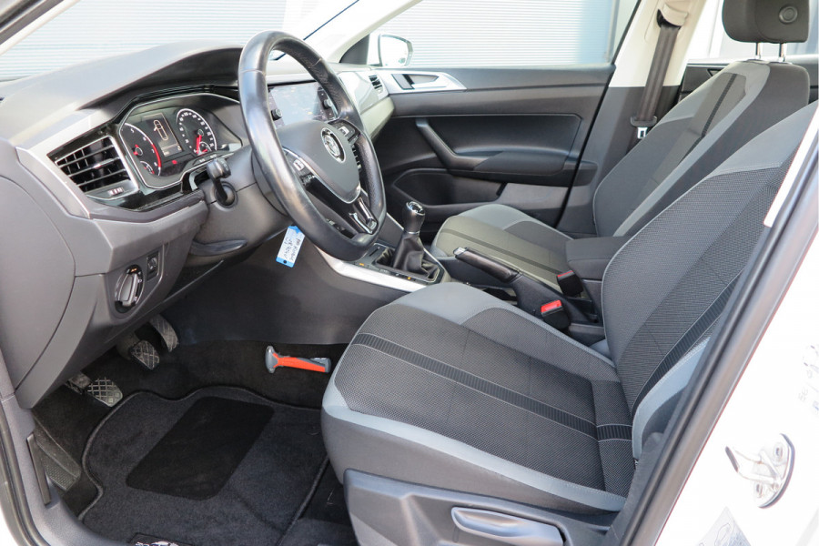 Volkswagen Polo 1.0 TSI 95 pk Highline , Adaptive Cruise , Parkeersensoren V+A , Parkassist, NAP, Navigatie, DAB+ , Stuurwiel multifunctioneel, 16"lichtmetalen velgen, Carplay, Actieve demping , Sportstoelen, etc.etc