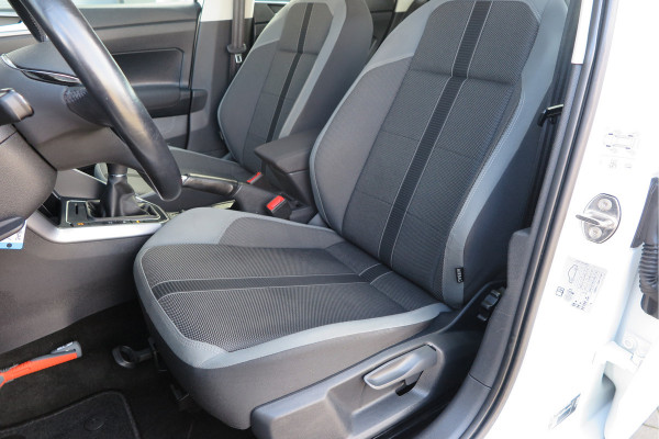 Volkswagen Polo 1.0 TSI 95 pk Highline , Adaptive Cruise , Parkeersensoren V+A , Parkassist, NAP, Navigatie, DAB+ , Stuurwiel multifunctioneel, 16"lichtmetalen velgen, Carplay, Actieve demping , Sportstoelen, etc.etc