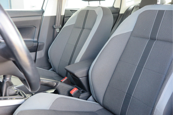 Volkswagen Polo 1.0 TSI 95 pk Highline , Adaptive Cruise , Parkeersensoren V+A , Parkassist, NAP, Navigatie, DAB+ , Stuurwiel multifunctioneel, 16"lichtmetalen velgen, Carplay, Actieve demping , Sportstoelen, etc.etc