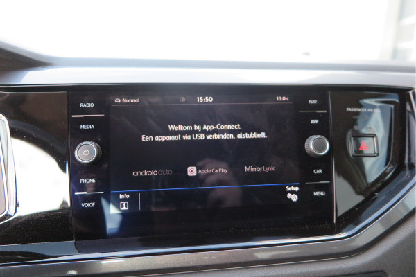 Volkswagen Polo 1.0 TSI 95 pk Highline , Adaptive Cruise , Parkeersensoren V+A , Parkassist, NAP, Navigatie, DAB+ , Stuurwiel multifunctioneel, 16"lichtmetalen velgen, Carplay, Actieve demping , Sportstoelen, etc.etc