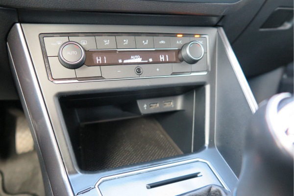 Volkswagen Polo 1.0 TSI 95 pk Highline , Adaptive Cruise , Parkeersensoren V+A , Parkassist, NAP, Navigatie, DAB+ , Stuurwiel multifunctioneel, 16"lichtmetalen velgen, Carplay, Actieve demping , Sportstoelen, etc.etc