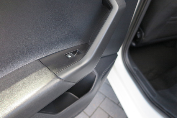 Volkswagen Polo 1.0 TSI 95 pk Highline , Adaptive Cruise , Parkeersensoren V+A , Parkassist, NAP, Navigatie, DAB+ , Stuurwiel multifunctioneel, 16"lichtmetalen velgen, Carplay, Actieve demping , Sportstoelen, etc.etc