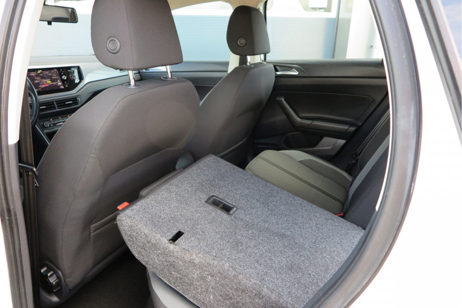 Volkswagen Polo 1.0 TSI 95 pk Highline , Adaptive Cruise , Parkeersensoren V+A , Parkassist, NAP, Navigatie, DAB+ , Stuurwiel multifunctioneel, 16"lichtmetalen velgen, Carplay, Actieve demping , Sportstoelen, etc.etc