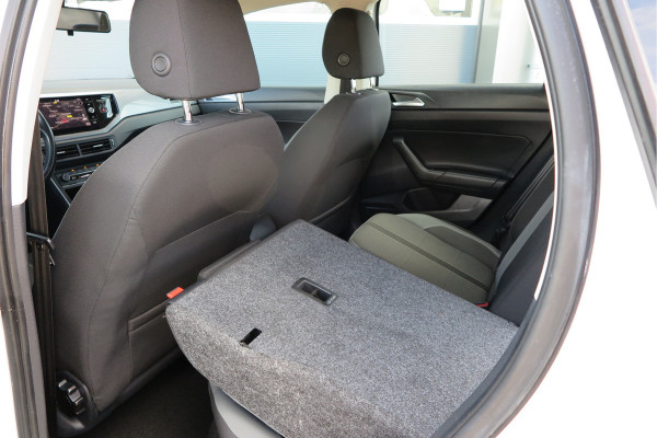 Volkswagen Polo 1.0 TSI 95 pk Highline , Adaptive Cruise , Parkeersensoren V+A , Parkassist, NAP, Navigatie, DAB+ , Stuurwiel multifunctioneel, 16"lichtmetalen velgen, Carplay, Actieve demping , Sportstoelen, etc.etc