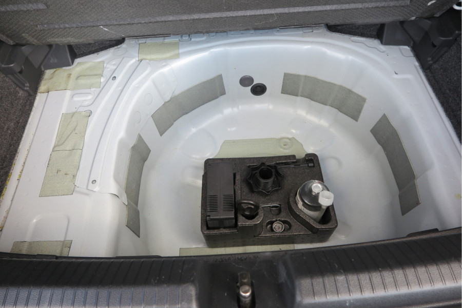 Volkswagen Polo 1.0 TSI 95 pk Highline , Adaptive Cruise , Parkeersensoren V+A , Parkassist, NAP, Navigatie, DAB+ , Stuurwiel multifunctioneel, 16"lichtmetalen velgen, Carplay, Actieve demping , Sportstoelen, etc.etc