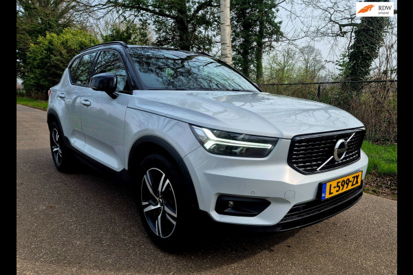 Volvo XC40 1.5 T3 R-Design / panoramadak