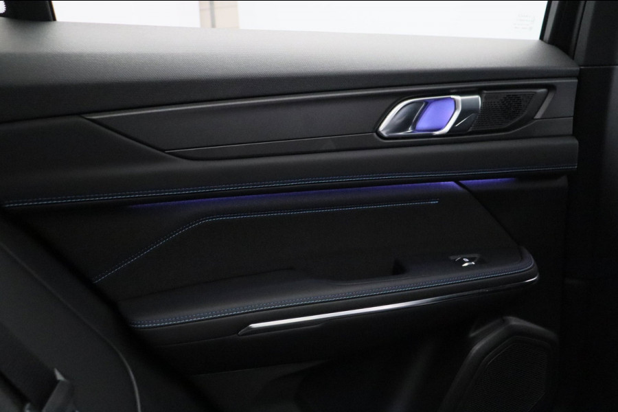 Lynk & Co 01 1.5 261PK Plug-in Hybrid *ZWARTE HEMEL* stuurwiel verwarming* 360° Camera Pano/dak Apple/Carplay Adaptive/Cruise