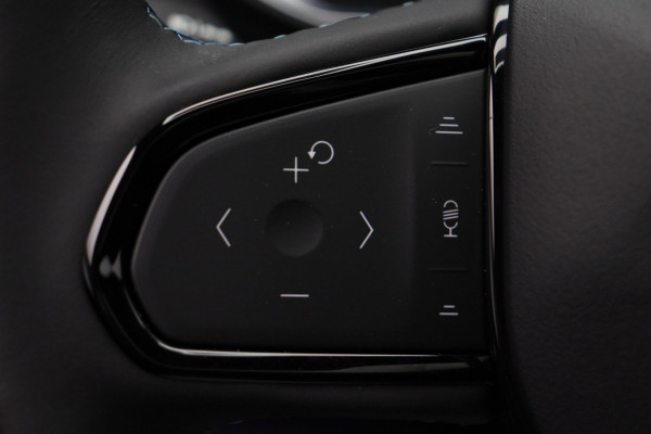 Lynk & Co 01 1.5 261PK Plug-in Hybrid *ZWARTE HEMEL* stuurwiel verwarming* 360° Camera Pano/dak Apple/Carplay Adaptive/Cruise