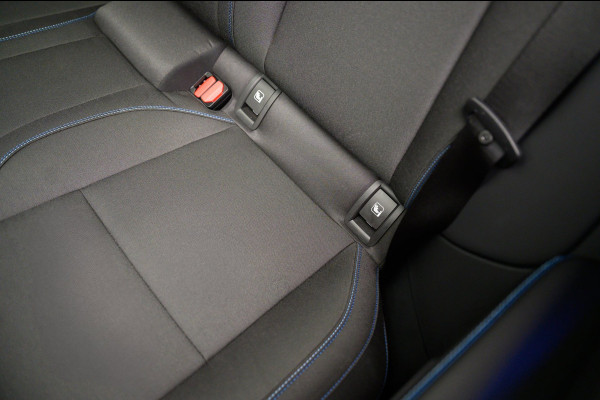 Lynk & Co 01 1.5 261PK Plug-in Hybrid *ZWARTE HEMEL* stuurwiel verwarming* 360° Camera Pano/dak Apple/Carplay Adaptive/Cruise