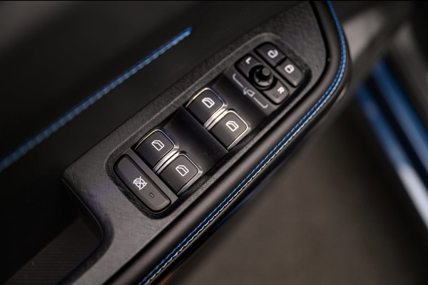 Lynk & Co 01 1.5 261PK Plug-in Hybrid *ZWARTE HEMEL* stuurwiel verwarming* 360° Camera Pano/dak Apple/Carplay Adaptive/Cruise