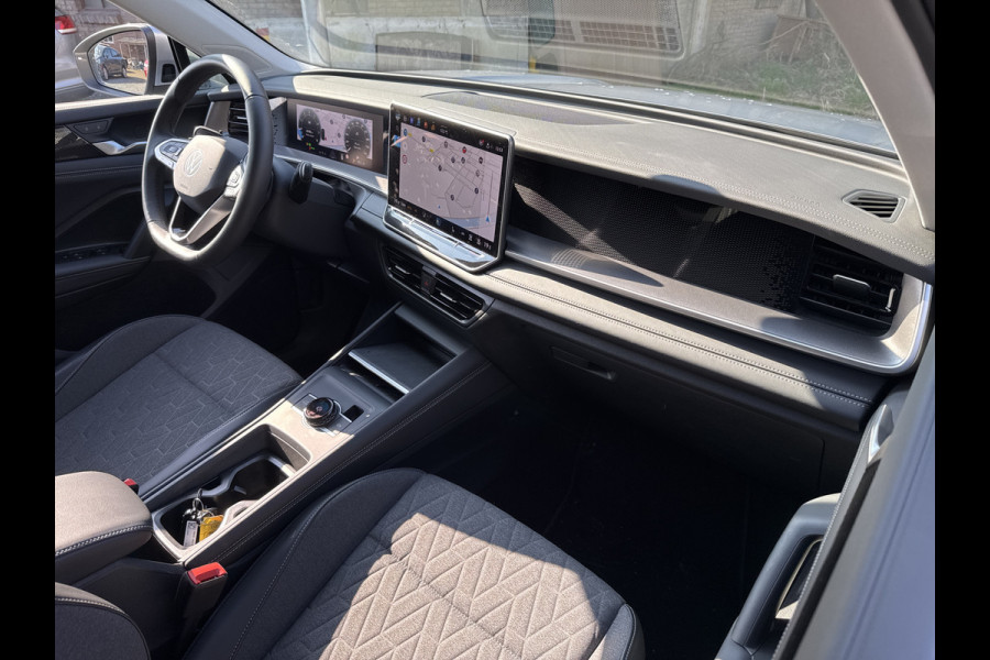 Volkswagen Tayron 1.5 eTSI LIFE EDITION 7PERS. 7-PERSOONS/TREKHAAK/360CAMERA FABRIEKS GARANTIE