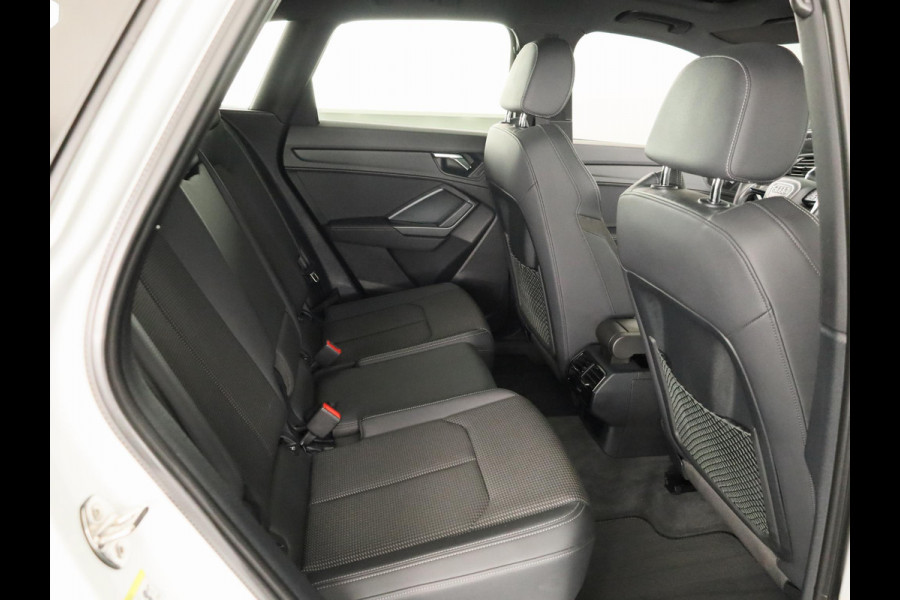 Audi Q3 45 TFSI e S edition 245pk | Panoramadak | Navgatie | Keyless Entry | Matrix Led |